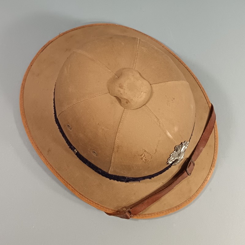 CASQUE COLONIAL GENDARMERIE MODELE 1931 FABRICATION ANNEES 1950 GRENADE ARGENTEE GENDARMERIE COLONIALE